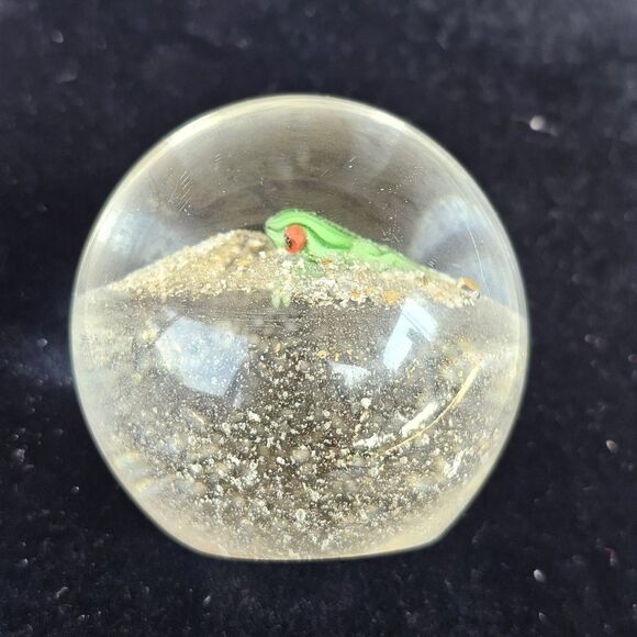 Dynasty Gallery Art Glass Hand Blown Frog On Sand Paperweight Heirloom - Picture 1 of 5